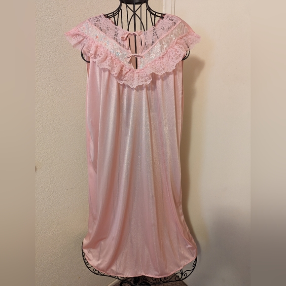 Vintage Frilly Pink Nightgown - Picture 3 of 10